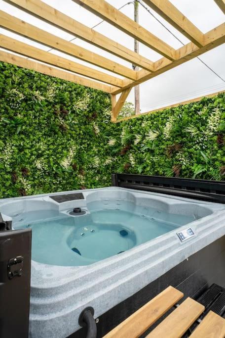 Cottage With Hot Tub Near Knockhill Saline Exterior foto
